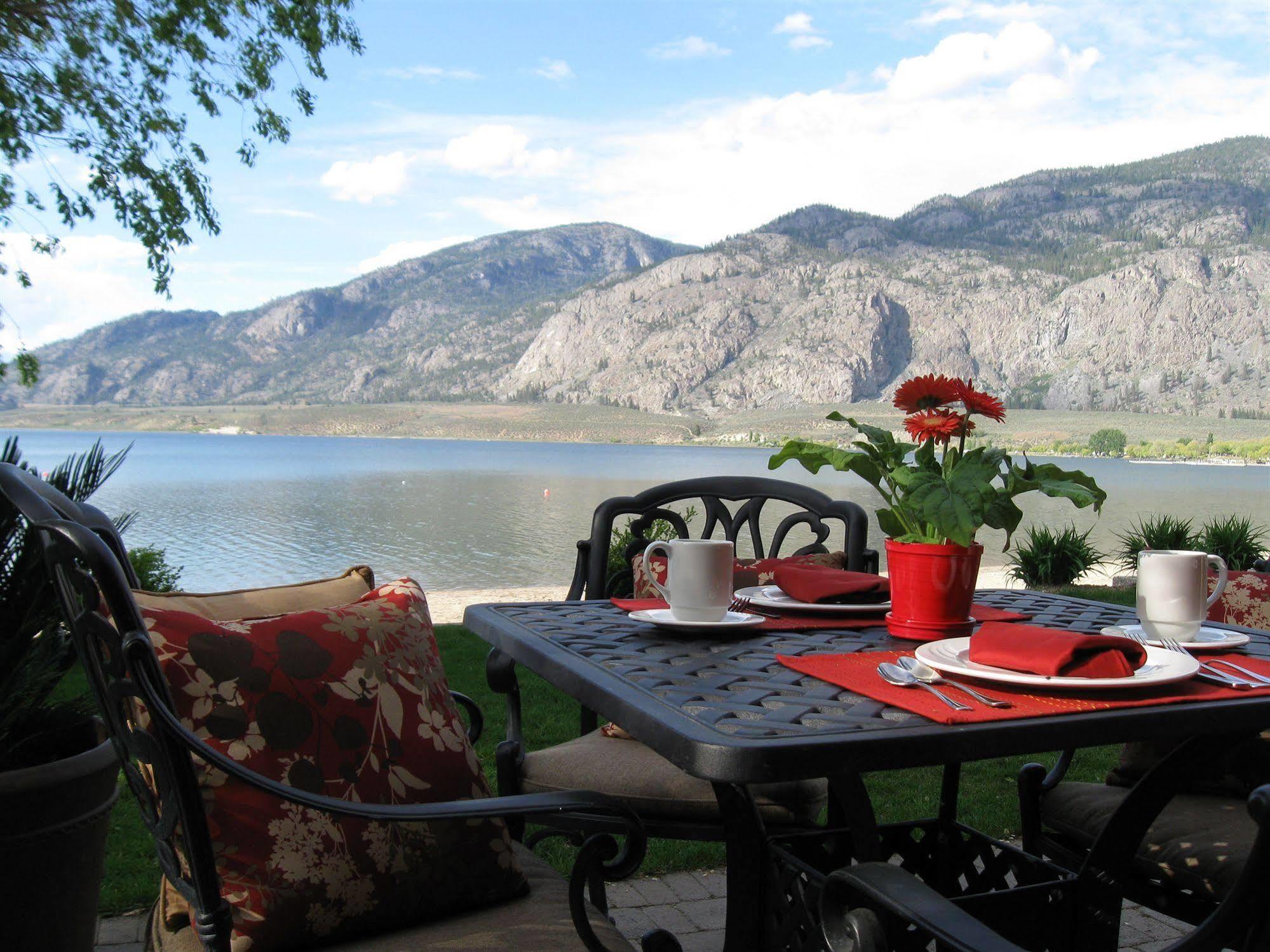 Desert Surfside Waterfront Accommodations Osoyoos Exterior foto